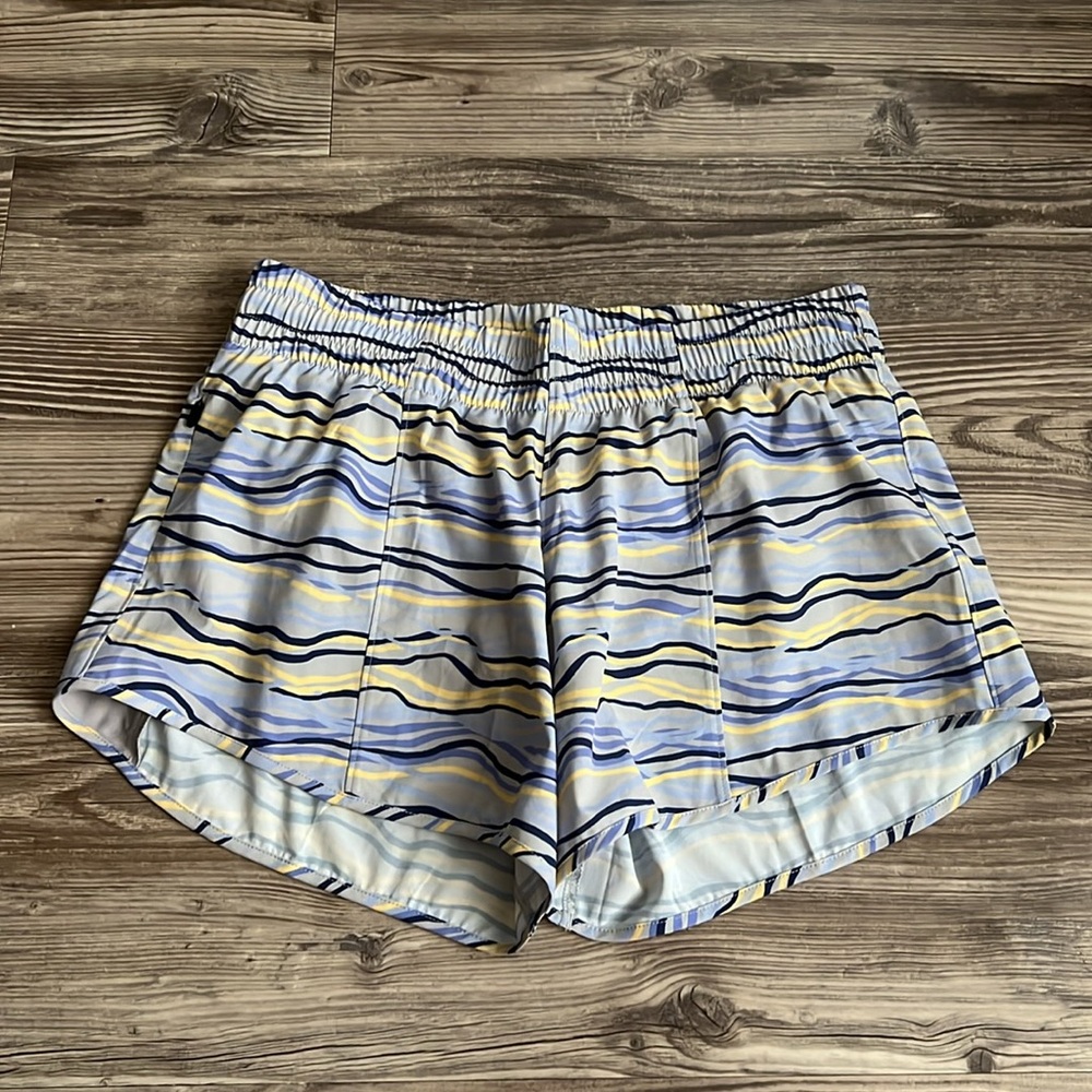 Rabbit Feelin' Fine 4” Shorts Women's Making Waves Lined Running Shorts